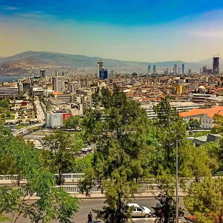بيت ضيافة 1901 Clock Tower Spacious, Bright, And Comfortable With Unobstructed Ocea إزمير