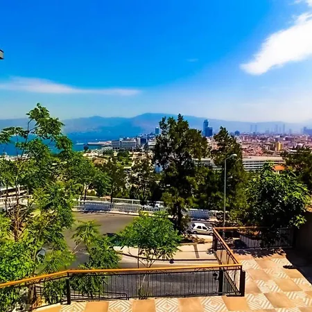 1901 Clock Tower Spacious, Bright, And Comfortable With Unobstructed Ocea بيت ضيافة إزمير
